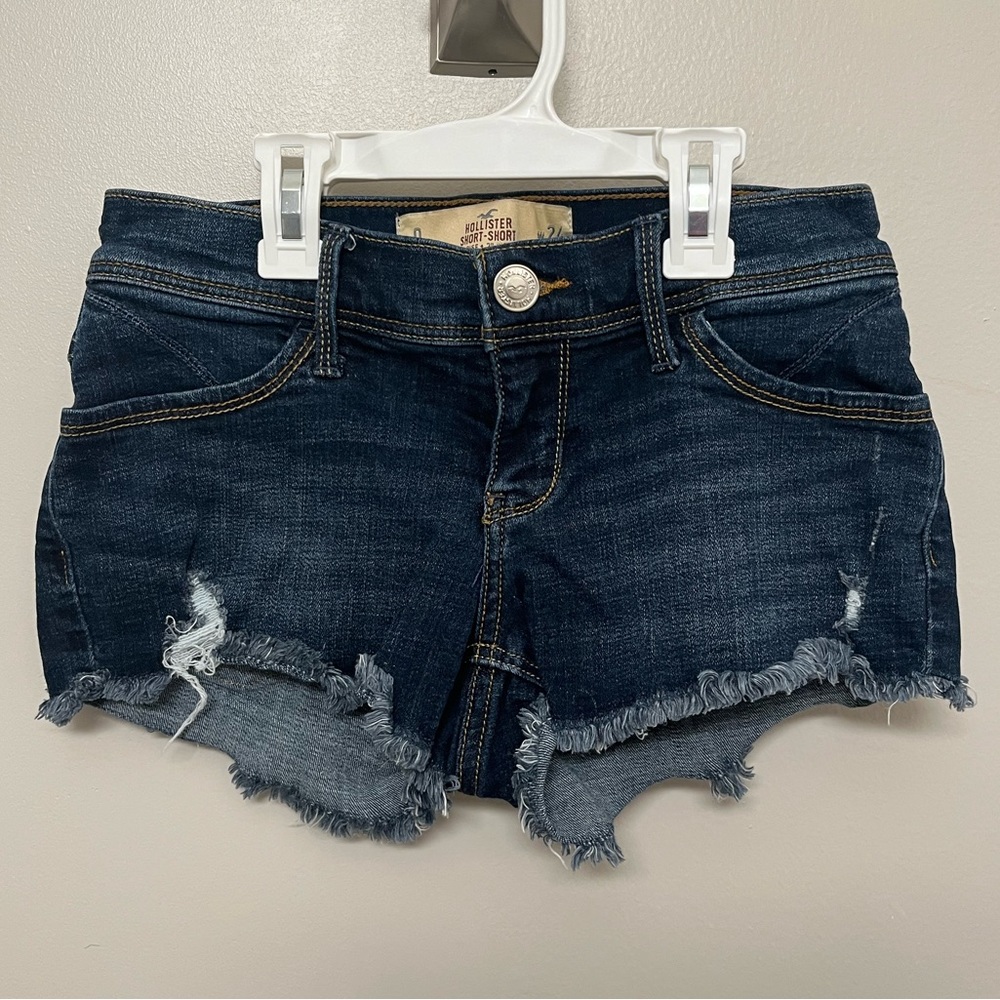 Hollister Short-short Low-Rise 2” Inseam w24 Blue Jean color